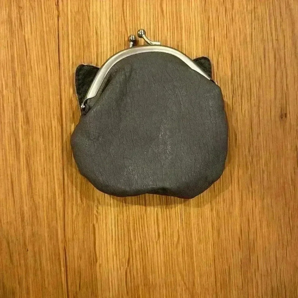 2 Fun Cat Coin purses - Silver w/ zip closure and Gray w/ snap closure - Picture 5 of 5